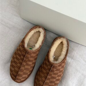 Kith monogram slippers